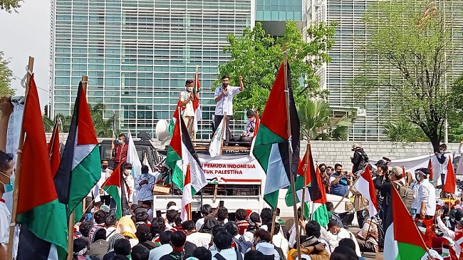 Bela Palestina, Ribuan Pemuda Geruduk Kedubes AS Di Jakarta – SUARAISLAM.ID