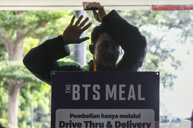 Kasihan Abang Ojol, Demi Pesanan BTS Meal Mereka Harus