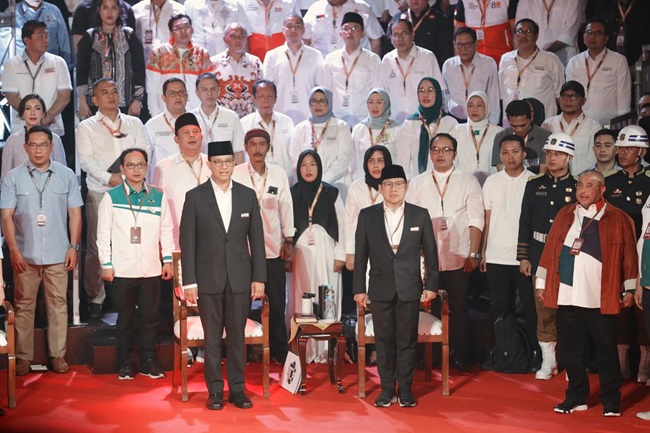 Pasangan AMIN dalam debat pertama.